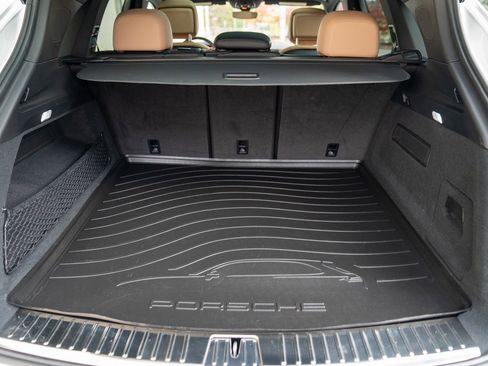 Used 2025 Porsche Cayenne image 27