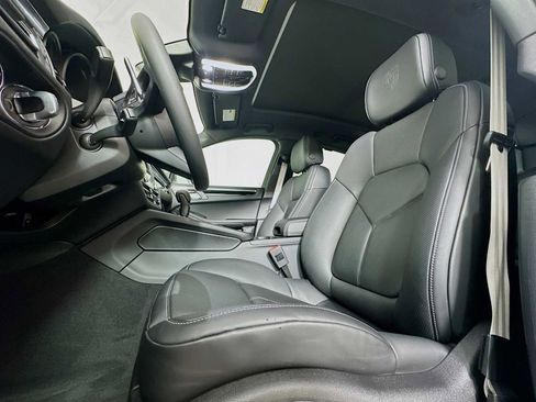 New 2026 Porsche Macan image 5