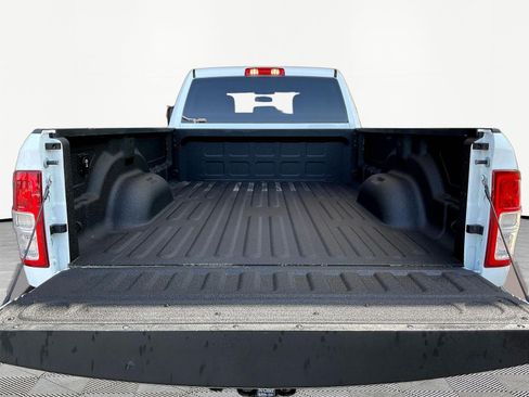 Used 2024 RAM 2500 Tradesman w/ Chrome Appearance Group AWD/4WD image 7