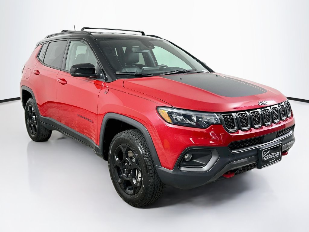 Used 2023 Jeep Compass Trailhawk AWD/4WD image 2