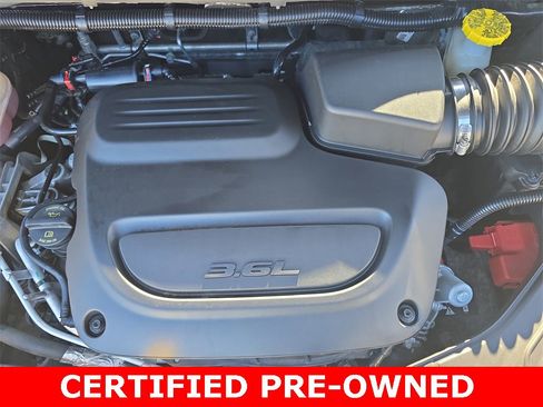 Used 2024 Chrysler Pacifica Touring-L image 31