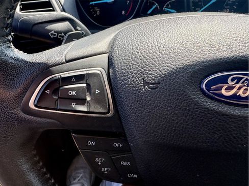 Used 2017 Ford Escape SE w/ SE Sport Appearance Package FWD image 13