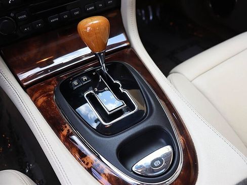 Used 2004 Jaguar XJ8 RWD image 21