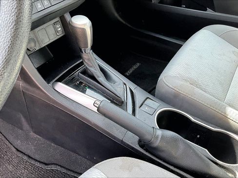 Used 2015 Toyota Corolla LE FWD image 15