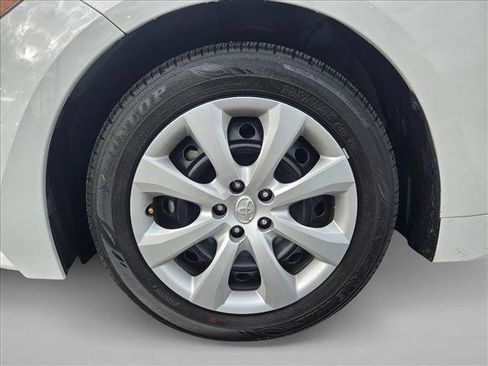 Used 2025 Toyota Corolla LE image 24