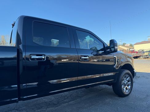 Used 2017 Ford F250 Lariat w/ Chrome Package image 12