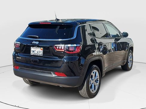 Used 2024 Jeep Compass Sport image 3