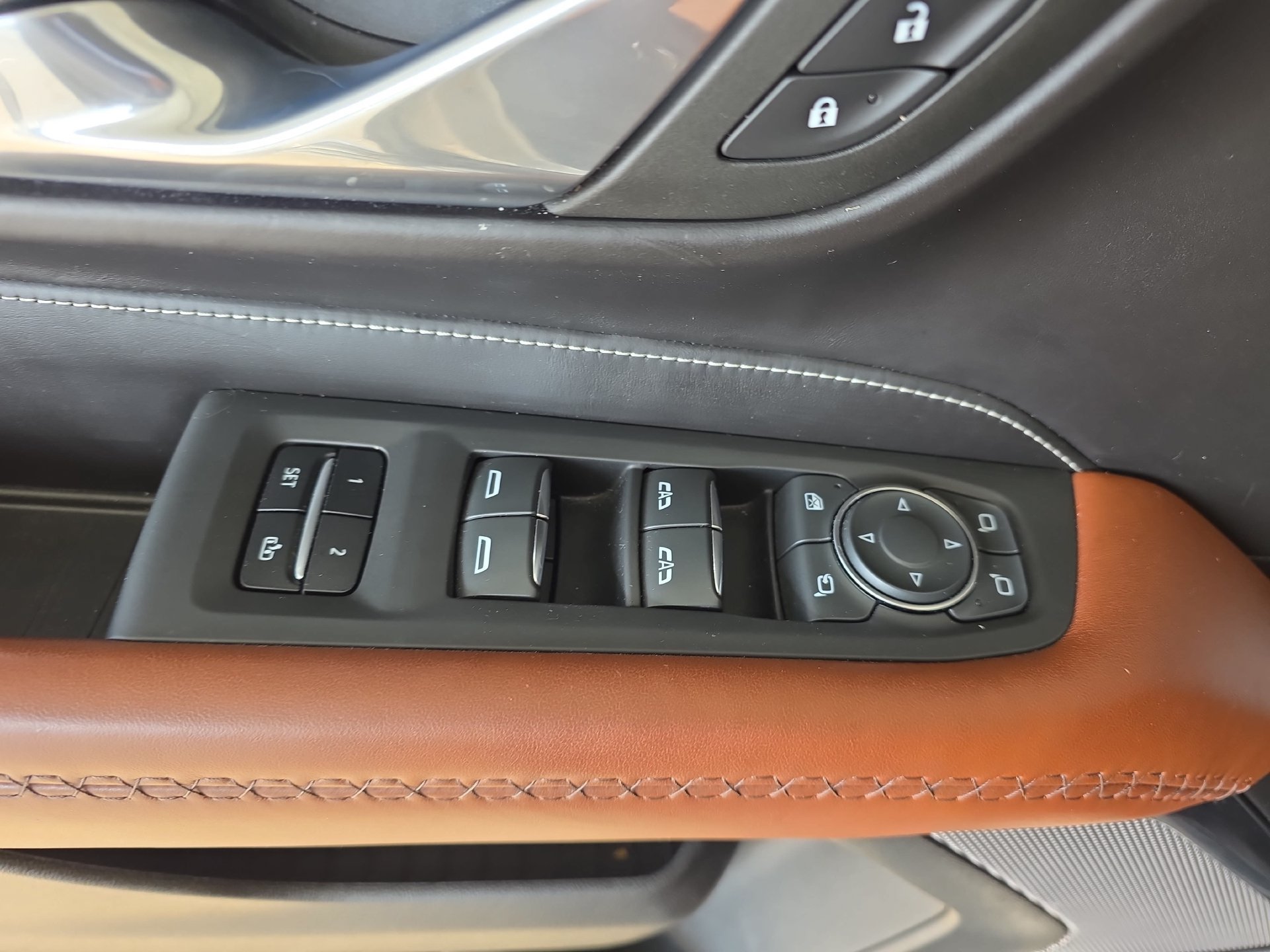 Used 2023 GMC Yukon Denali Ultimate AWD/4WD image 27