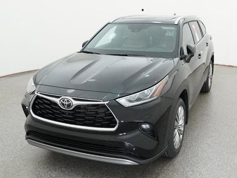 New 2026 Toyota Highlander Platinum image 6