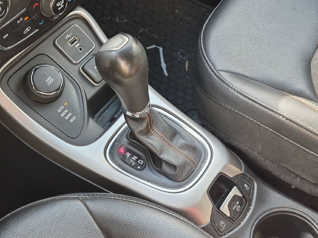 Used 2019 Jeep Compass Latitude w/ Cold Weather Group AWD/4WD image 15