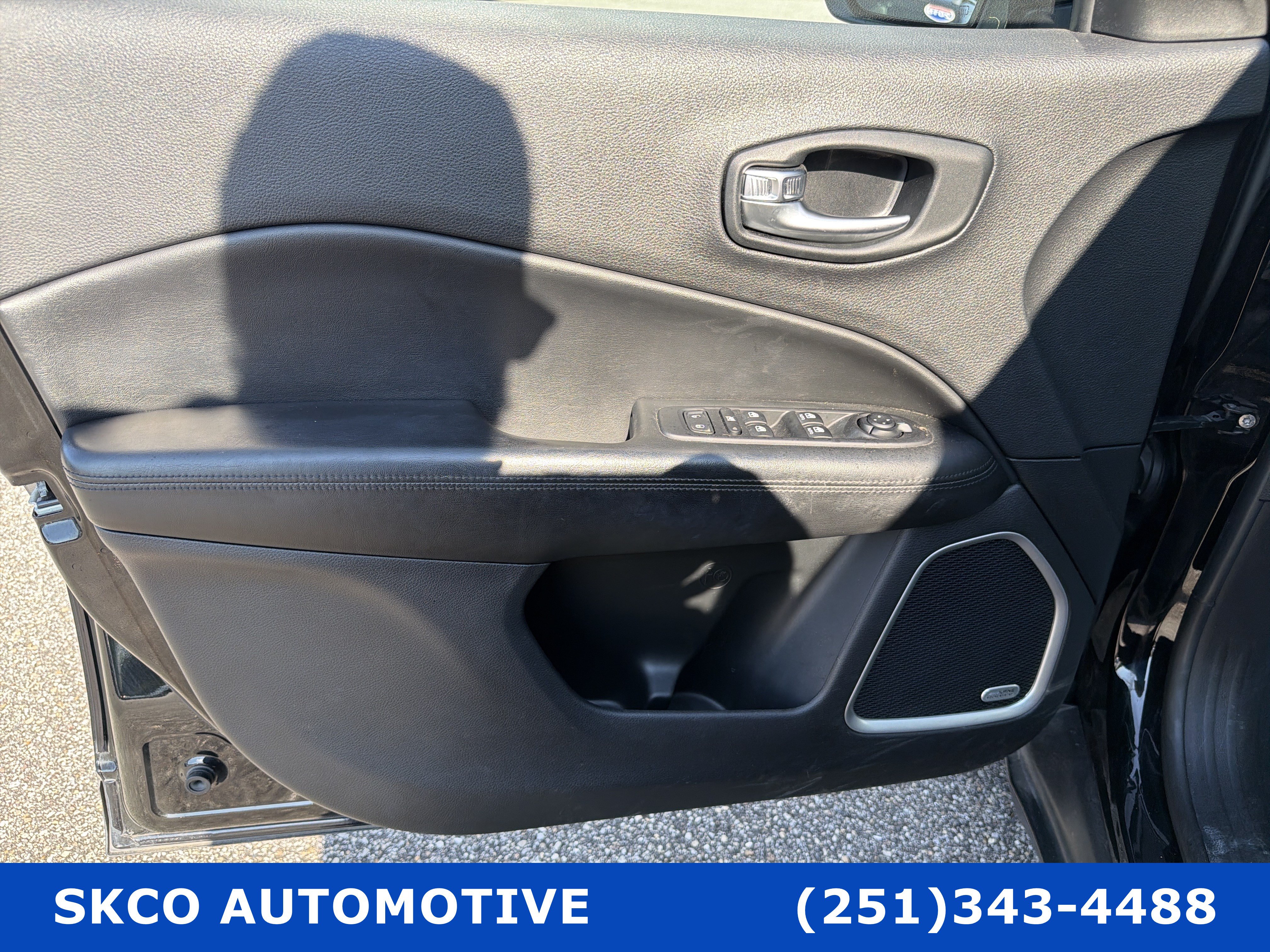 Used 2021 Jeep Compass Latitude w/ Sun and Sound Group AWD/4WD image 12