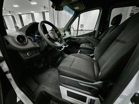 Used 2025 Mercedes-Benz Sprinter 2500 image 21