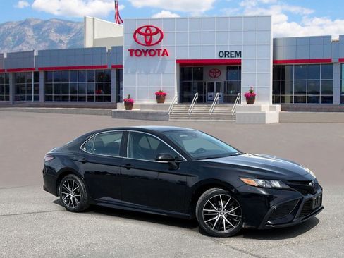 Used 2024 Toyota Camry SE FWD image 1