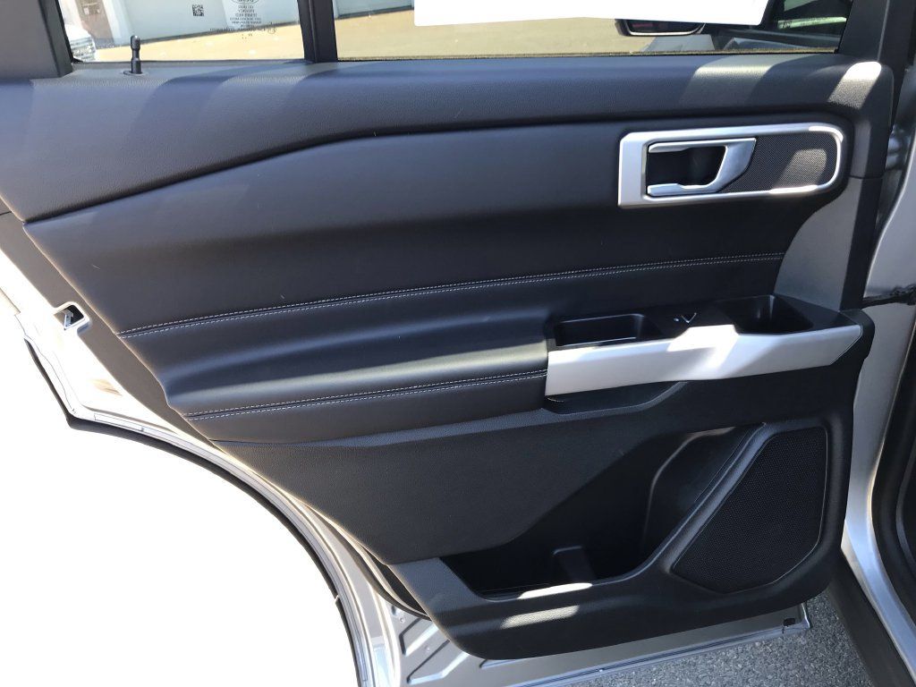 Used 2024 Ford Explorer XLT w/ Equipment Group 202A AWD/4WD image 12