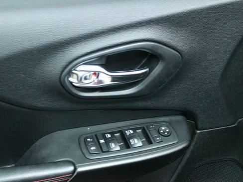 Used 2019 Jeep Cherokee Trailhawk w/ Comfort & Convenience Group image 13