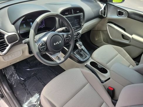 Used 2025 Kia Soul LX w/ LX Technology Package FWD image 20