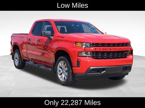 Used 2020 Chevrolet Silverado 1500 Custom w/ Custom Convenience Package AWD/4WD image 2