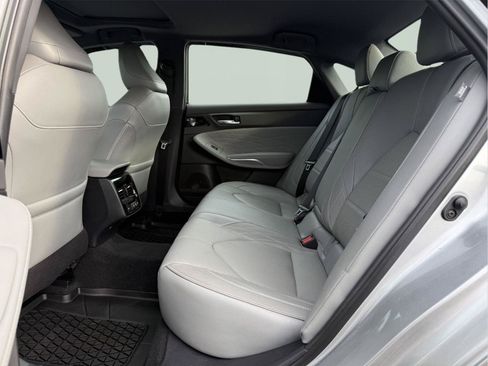 Used 2020 Toyota Avalon Limited w/ Advanced Safety Package FWD image 19