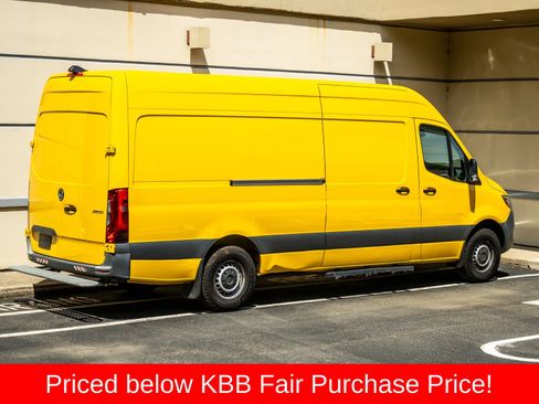 Used 2021 Mercedes-Benz Sprinter 2500 image 8