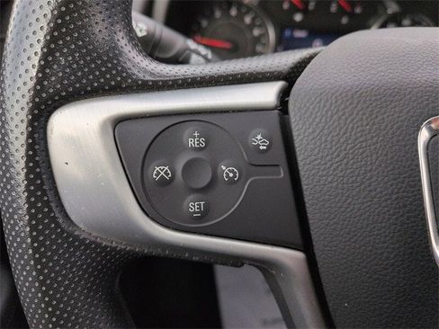 Used 2023 GMC Terrain SLE w/ Driver Convenience Package image 18