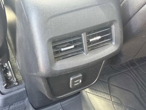 Used 2022 Chevrolet Equinox LT image 17