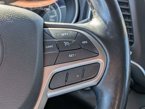 Used 2020 Jeep Cherokee Latitude Plus w/ Cold Weather Group image 19