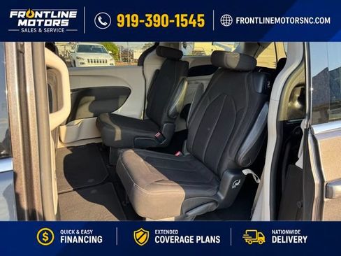 Used 2017 Chrysler Pacifica Touring FWD image 14