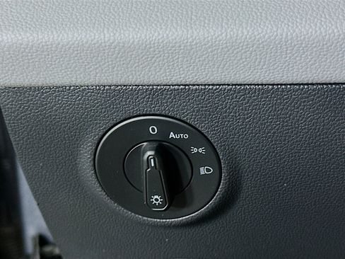 Used 2023 Volkswagen Taos SE image 16