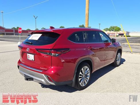 Certified 2026 Toyota Highlander Platinum AWD/4WD image 33