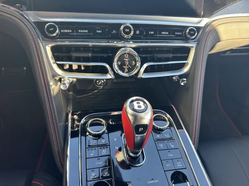 New 2026 Bentley Flying Spur Plug-In Hybrid image 17