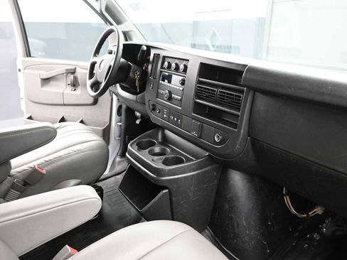 Used 2020 Chevrolet Express 2500 image 21