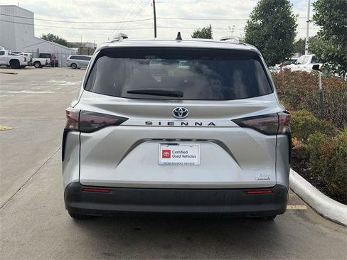 Certified 2024 Toyota Sienna XLE image 6