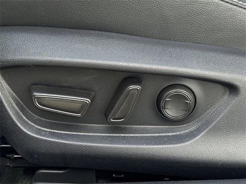 Used 2025 Toyota Camry SE image 28