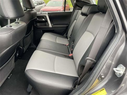 Used 2022 Toyota 4Runner SR5 Premium image 10