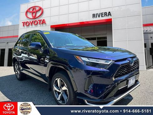 Used 2024 Toyota RAV4 SE w/ Weather & Moonroof Package AWD/4WD image 9
