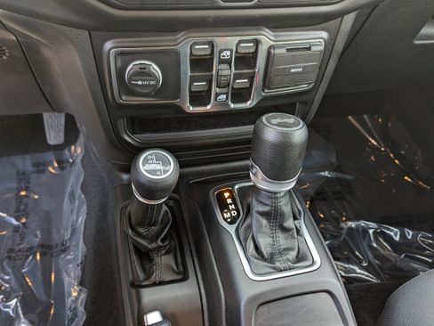 Certified 2022 Jeep Wrangler Sport S w/ Sun And Sound Package image 23