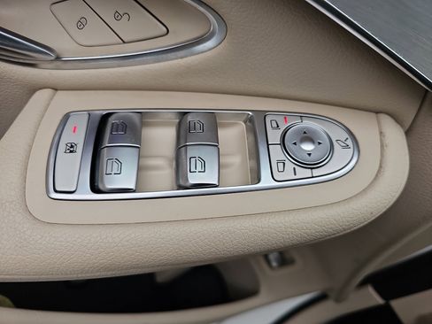 Used 2020 Mercedes-Benz GLC 300 image 29