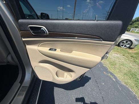Used 2014 Jeep Grand Cherokee Limited w/ Mopar Chrome Edition Group AWD/4WD image 20