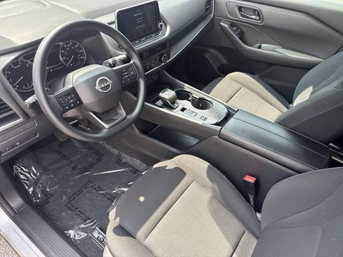 Used 2025 Nissan Rogue S FWD image 15