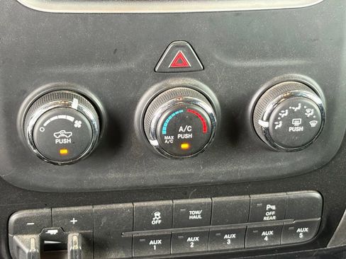 Used 2016 RAM 2500 Tradesman w/ Chrome Appearance Group image 25