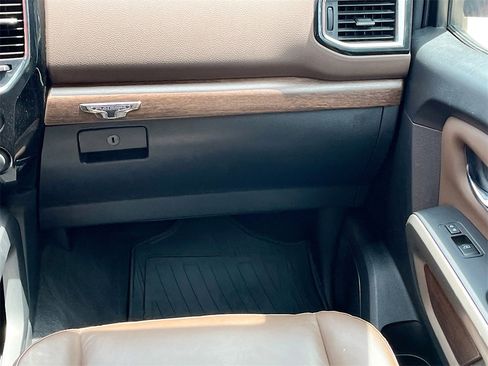 Used 2021 Nissan Titan Platinum Reserve w/ Moonroof Package image 24