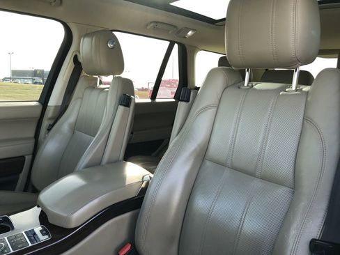 Used 2015 Land Rover Range Rover HSE image 14