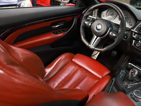 Used 2015 BMW M4 Convertible image 25