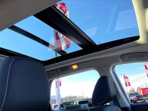 Used 2025 Nissan Pathfinder SV w/ SV Premium Package image 22