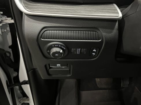 Certified 2024 Jeep Wagoneer Series III image 21