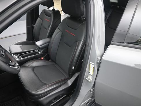 Used 2023 Jeep Compass Trailhawk w/ Trailhawk Convenience Group image 11