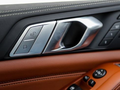 New 2026 BMW X7 M60i image 17