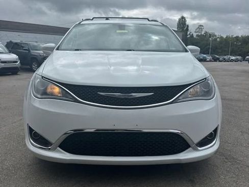 Used 2017 Chrysler Pacifica Touring-L image 20