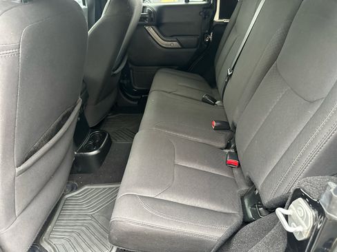 Used 2018 Jeep Wrangler Unlimited Sport S image 35