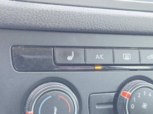 Used 2016 Volkswagen Tiguan S image 10